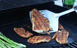 Grillight Giant Spatula And Light -Backyard BBQ Deals Store Giant Spatula with food 2 08970.1687022584.1500.1500